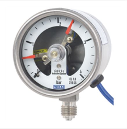 Bourdon tube pressure gauge with switch contacts